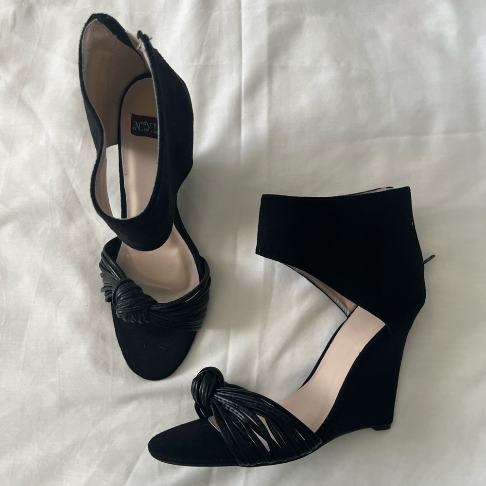 N.Y.L.A. Black Women's Wedge Stilleto with Knotted Design